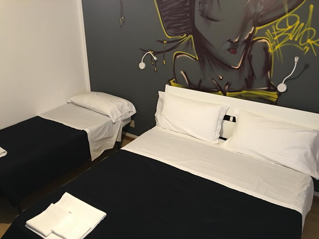 Hotel X
